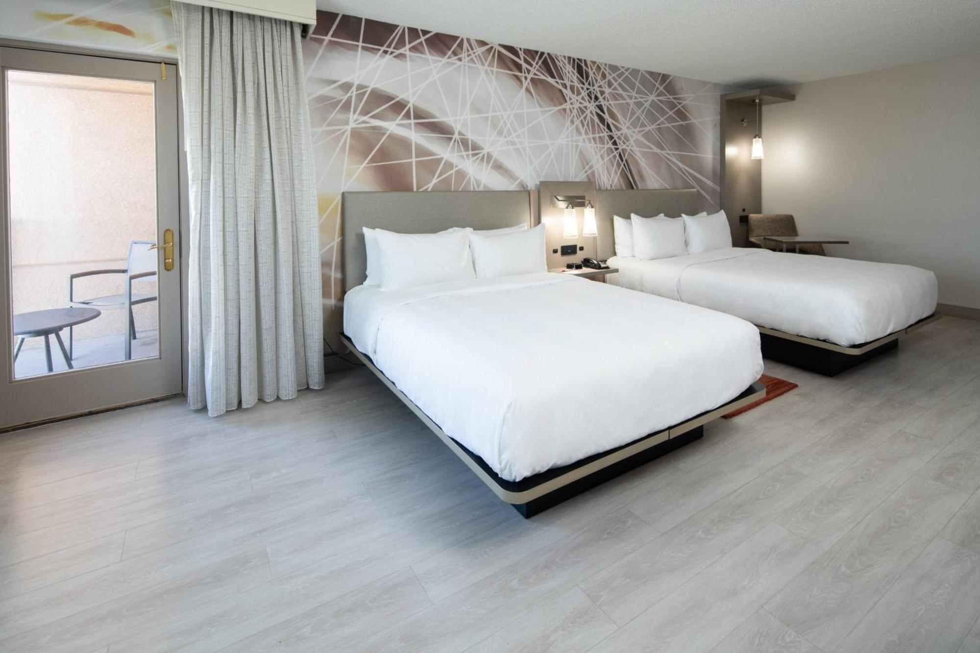 Marriott University Park Hotel 3*